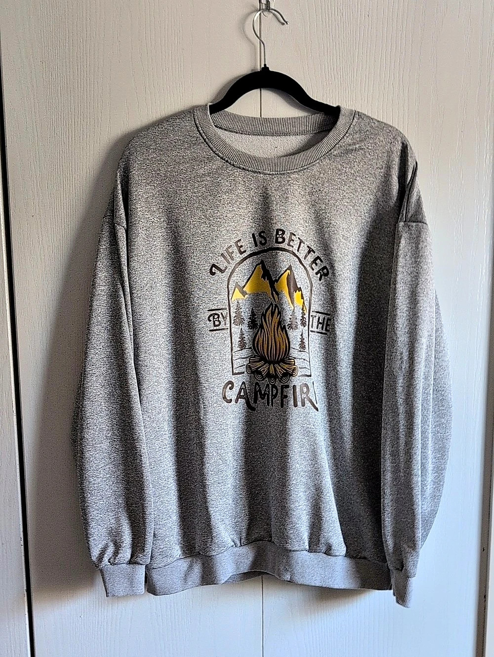 Campfire Graphic Sweatshirt in Gray Size XL Like New